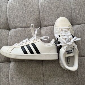 Classic Adidas Cloudfoam Sneaker